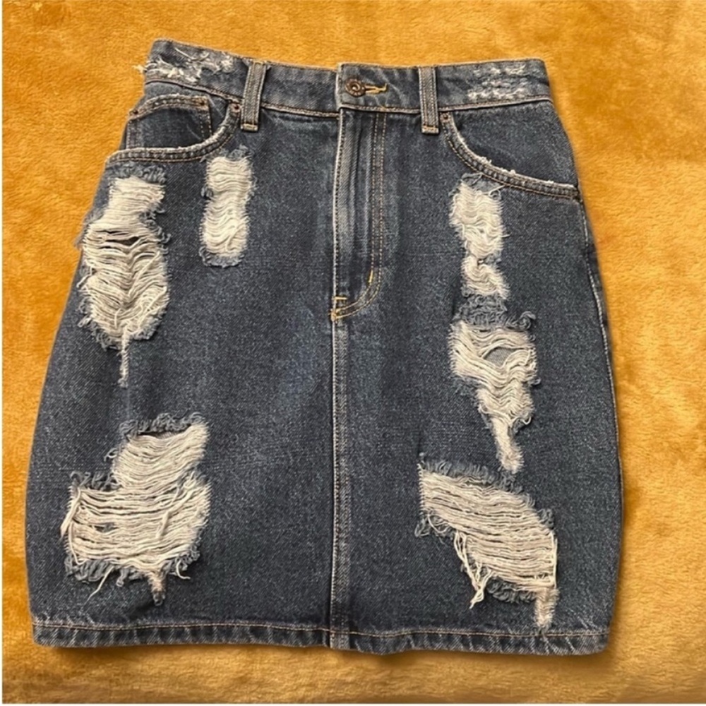 CARMAR | Women’s Size 25 Distressed Denim Skirt